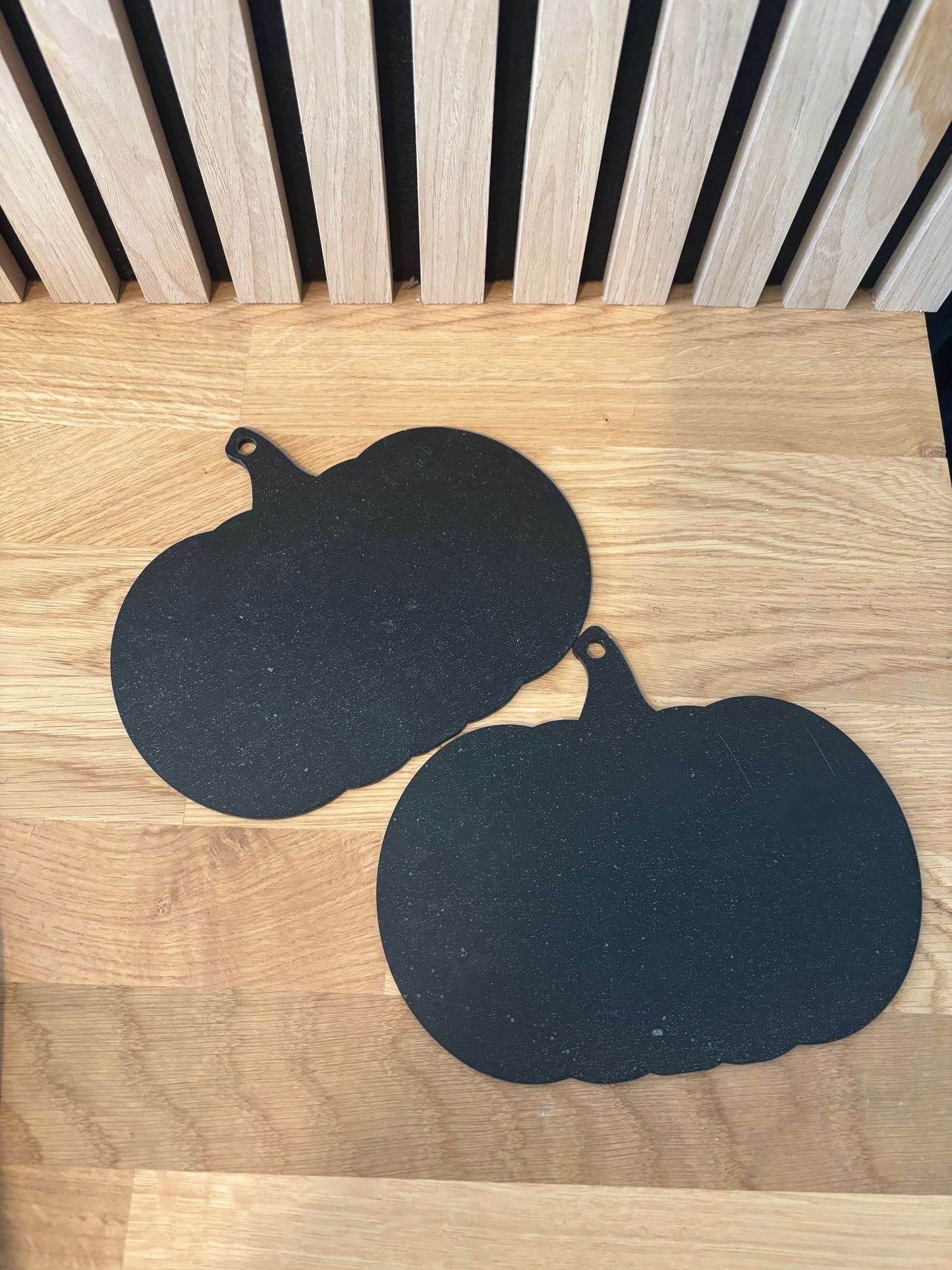 Pumpkin-Shaped Acrylic Plaque – Blank Craft Shape for Customising, with Hanging Hole (Black, Orange, White)