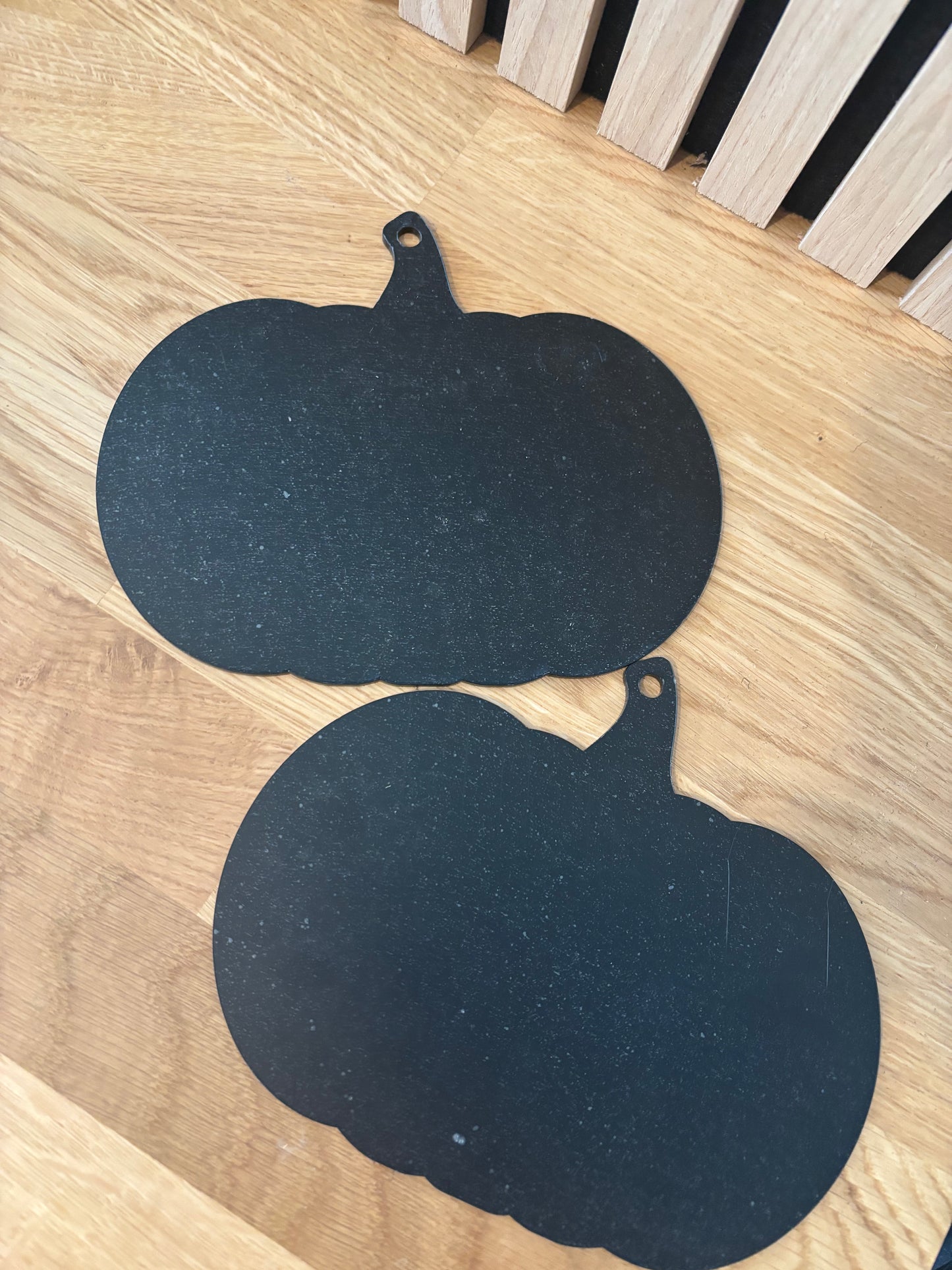 Pumpkin-Shaped Acrylic Plaque – Blank Craft Shape for Customising, with Hanging Hole (Black, Orange, White)