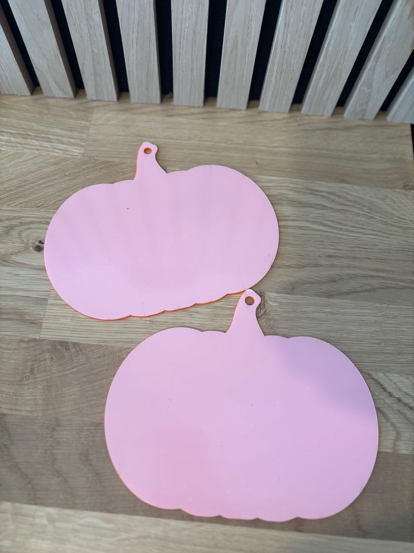 Pumpkin-Shaped Acrylic Plaque – Blank Craft Shape for Customising, with Hanging Hole (Black, Orange, White)