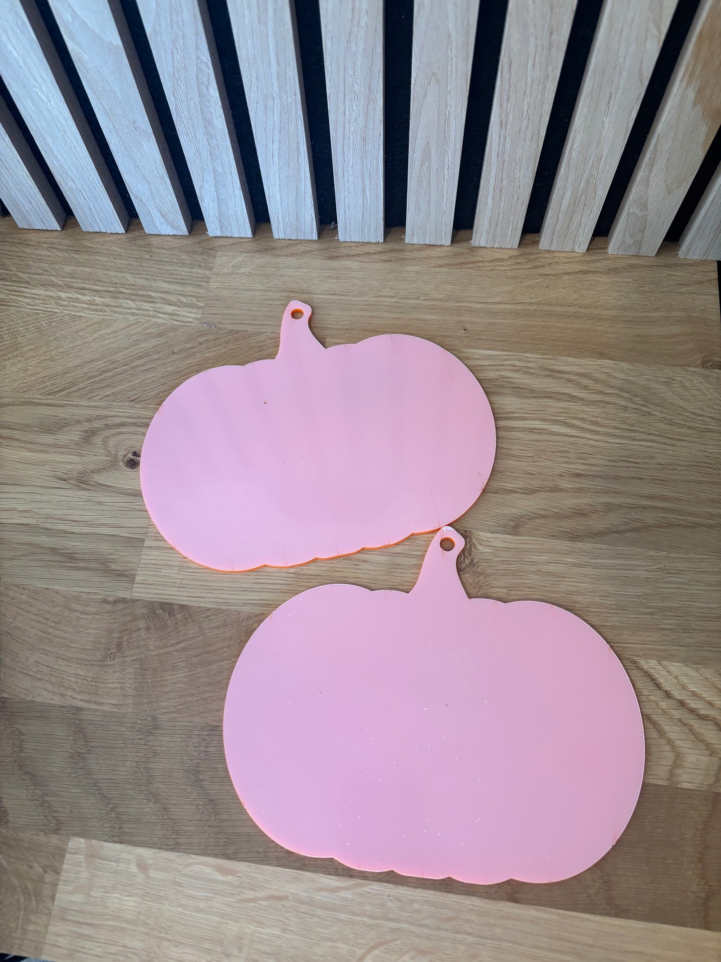 Pumpkin-Shaped Acrylic Plaque – Blank Craft Shape for Customising, with Hanging Hole (Black, Orange, White)